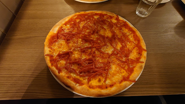 Pizza House - Gastronomi och hotellverksamhet