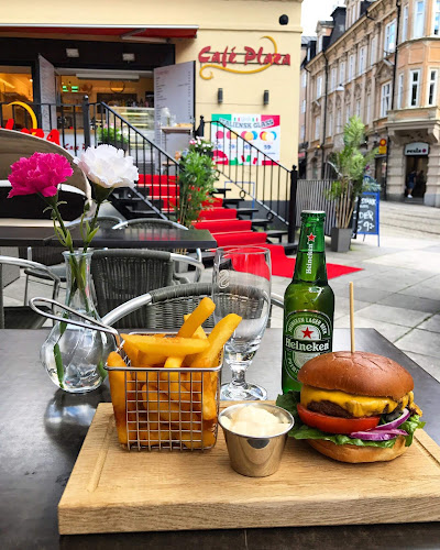 Cafe Plaza - Gastronomi och hotellverksamhet