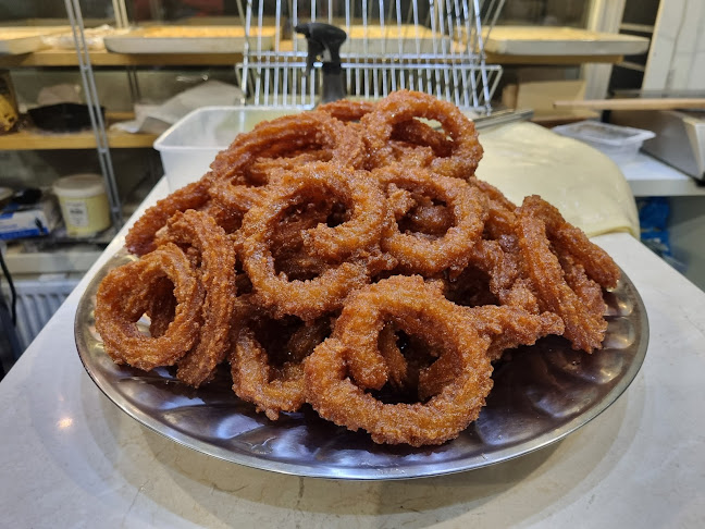 Mr. Kunafa - Gastronomi och hotellverksamhet