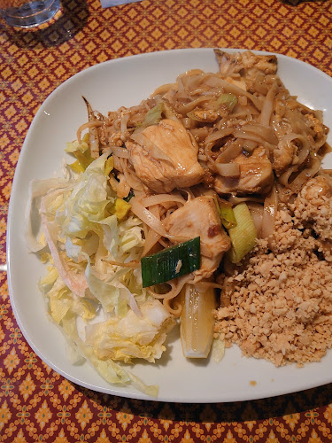 Thai Thai - Gastronomi och hotellverksamhet