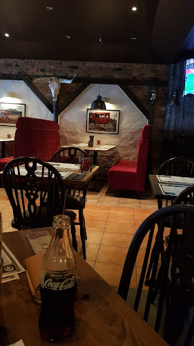 Bullseye Saloon - Gastronomi och hotellverksamhet