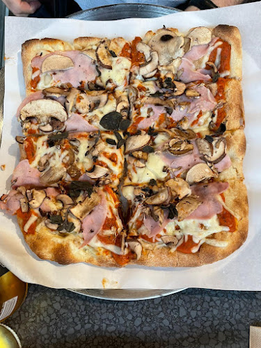 Crust Pizza Lab - Gastronomi och hotellverksamhet