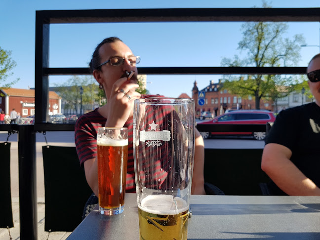 Manis Restaurang & Sportbar - Gastronomi och hotellverksamhet