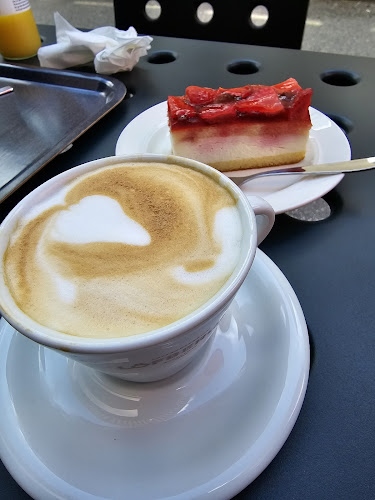 Café UH Phone number