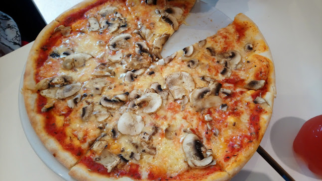 Skillingaryds Pizzeria - Gastronomi och hotellverksamhet