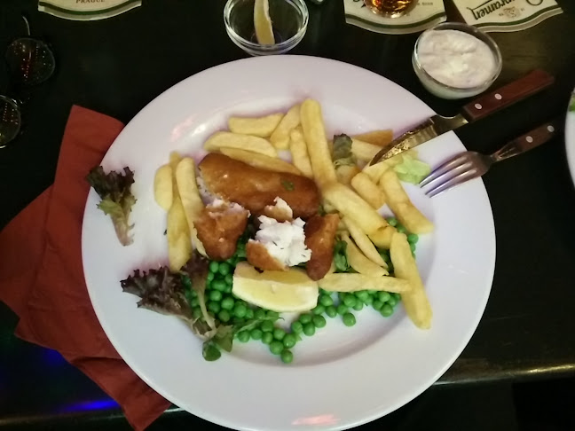 Tudor Arms Pub and Restaurant - Gastronomi och hotellverksamhet