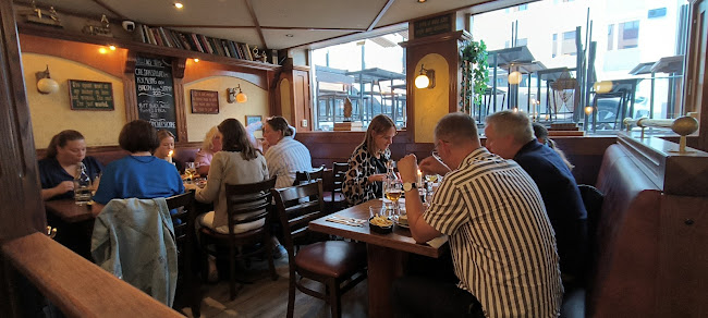 Tre Vänner Phone number