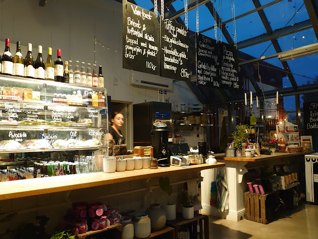 Comentarii opinii despre Tindered Trädgård Café