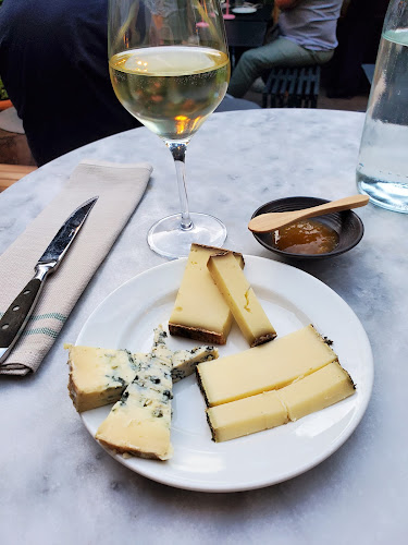 Julie Vinbar - Gastronomi och hotellverksamhet