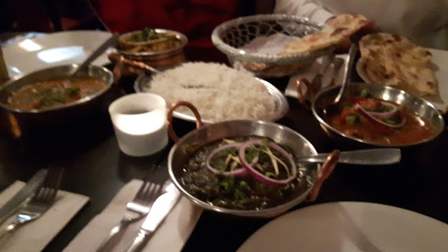 New Delhi - Gastronomi och hotellverksamhet