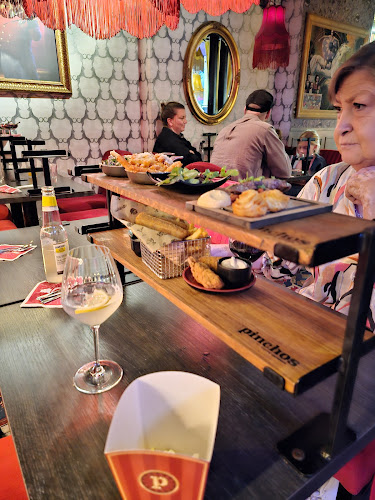 Pinchos - Gastronomi och hotellverksamhet