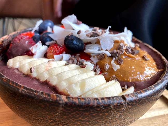 Acai and Poké - Gastronomi och hotellverksamhet
