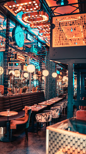 Le Pain Français Metropolitan Brew & Grill - Gastronomi och hotellverksamhet