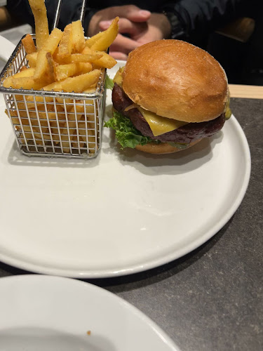 The Social Bar & Bistro - Gastronomi och hotellverksamhet