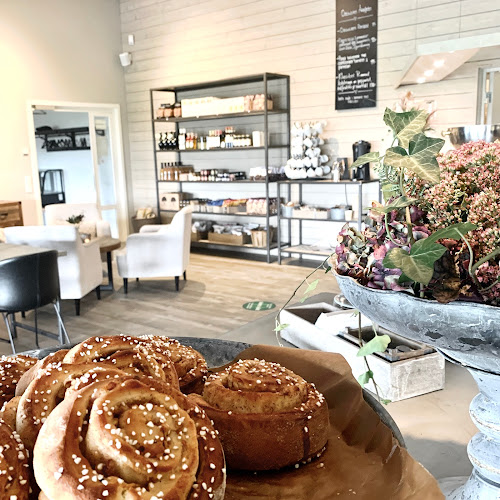 Opinii despre Ostbutiken Åkagården har stängt - Varmt välkomna ner till vår verksamhet i ÄNGELHOLM în Båstad - Gastronomi och hotellverksamhet