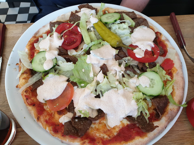 Vä Pizzeria - Gastronomi och hotellverksamhet