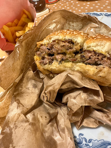 Knifetown burgers Phone number