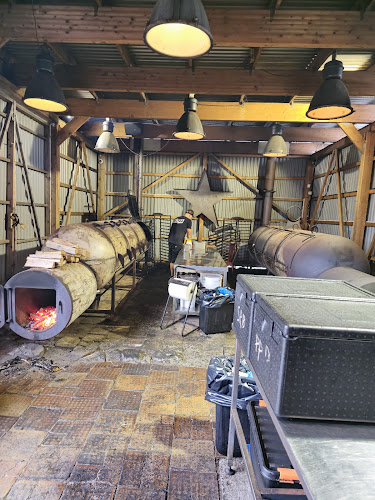 Holy Smoke BBQ - Gastronomi och hotellverksamhet
