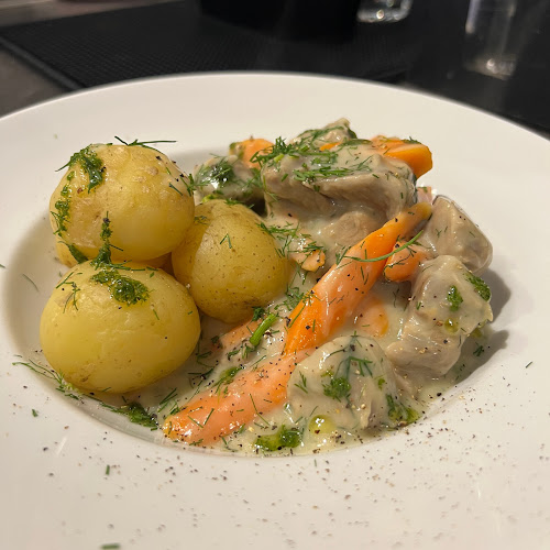 Opinii despre Familjens Deli în Björklinge - Gastronomi och hotellverksamhet