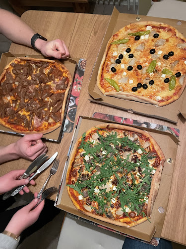 Piccolo Mondo Pizzeria - Gastronomi och hotellverksamhet