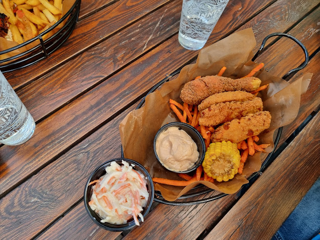 Lock, Hop & Barrel Brewery Restaurant - Gastronomi och hotellverksamhet