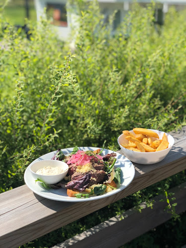 Salong Juni Phone number