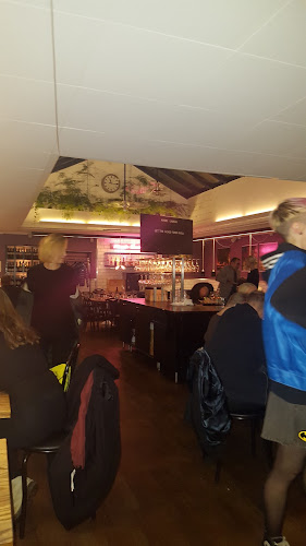 Marie Laveau - Gastronomi och hotellverksamhet