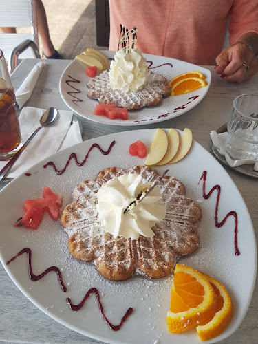 Moccacino - Gastronomi och hotellverksamhet