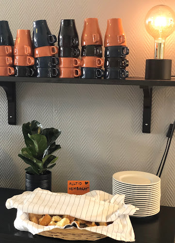 Trevors One Room and a Kitchen - Gastronomi och hotellverksamhet