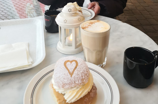 Opinii despre Gillets Trottoarcafé în Trollhättan - Gastronomi och hotellverksamhet