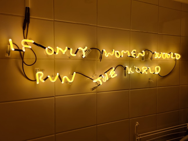 Bar La Lune - Gastronomi och hotellverksamhet