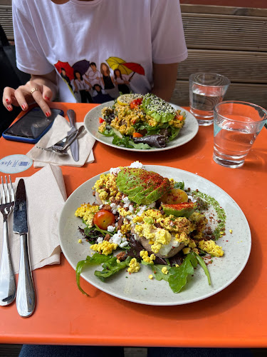 Mahalo - Gastronomi och hotellverksamhet