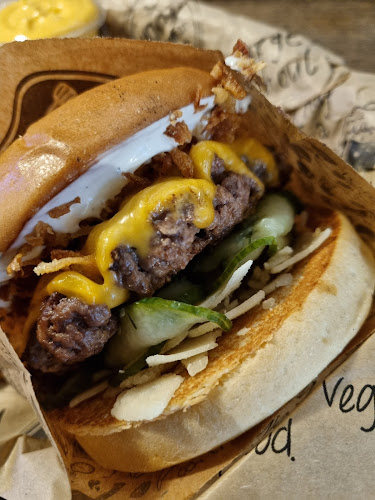 Shady Burgers - Gastronomi och hotellverksamhet