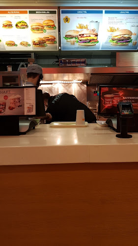 Max Burgers Phone number