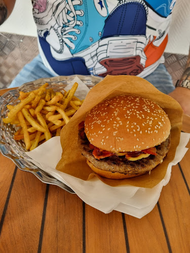 Opinii despre Brommaplansgrillen în Bromma - Gastronomi och hotellverksamhet