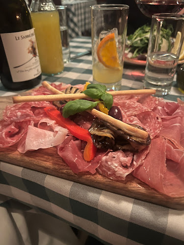 Capridue's Bakficka - Gastronomi och hotellverksamhet