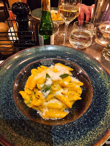 La Perla - Gastronomi och hotellverksamhet