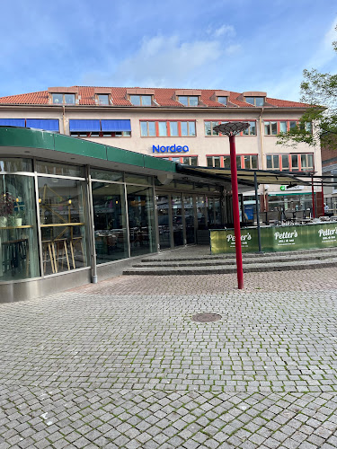 Petter´s Grill o Bar - Gastronomi och hotellverksamhet