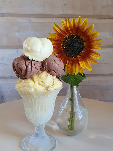 Opinii despre Grinda Gårdsglass în Malmköping - Gastronomi och hotellverksamhet