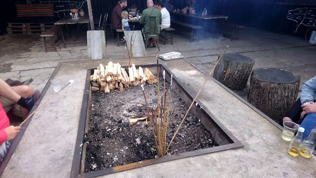 Holy Smoke BBQ - Gastronomi och hotellverksamhet