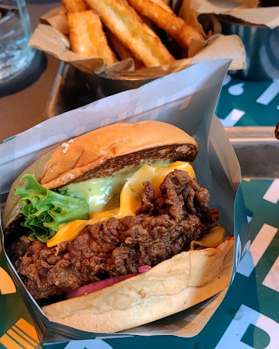 Phil's Burger - Gastronomi och hotellverksamhet