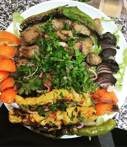 Yala Yala restaurangen Open Times