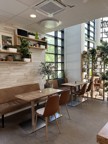 Graffiti Cafe - Gastronomi och hotellverksamhet