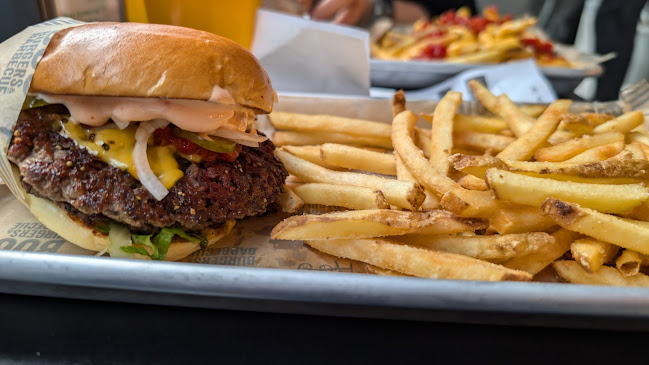 BOO Burgers & Barbecue City - Gastronomi och hotellverksamhet