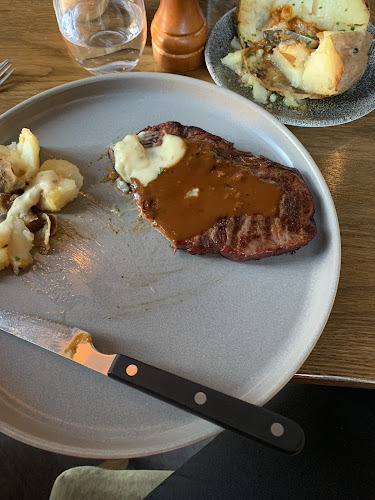 Nivå Bar & Stekhus - Gastronomi och hotellverksamhet