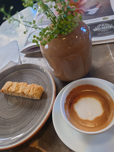 Comments and reviews of Paulas