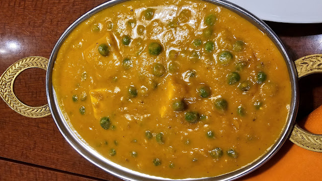 Tandoori King - Gastronomi och hotellverksamhet