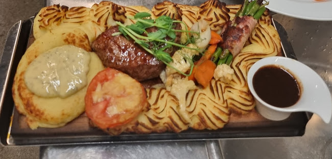 Comentarii opinii despre Black and White