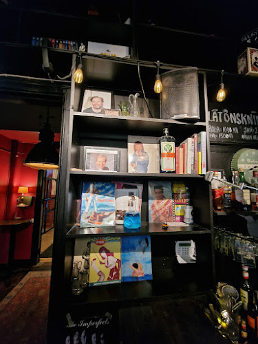 Cliff Barnes - Gastronomi och hotellverksamhet