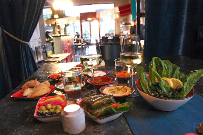 Libanesen - Gastronomi och hotellverksamhet